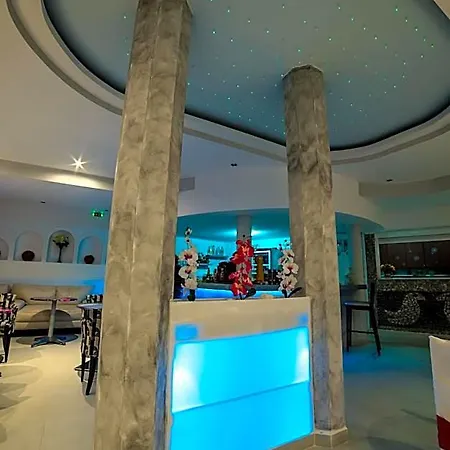 Pantheon Hotel 4*